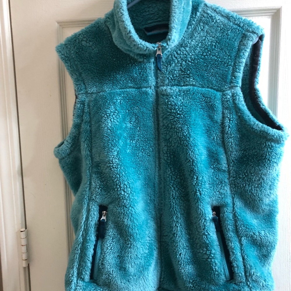 Xl Aqua/teal colored Sherpa type vest with zip up pockets
